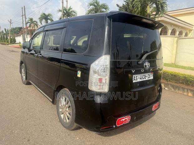 Toyota Voxy 2013 Black