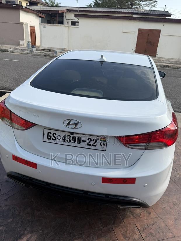 Hyundai Elantra 2011 White