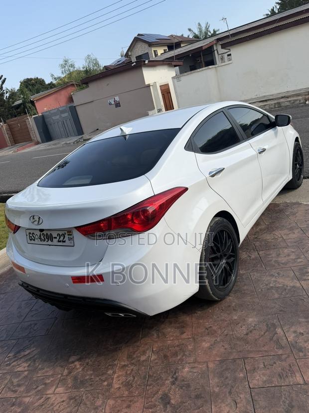 Hyundai Elantra 2011 White