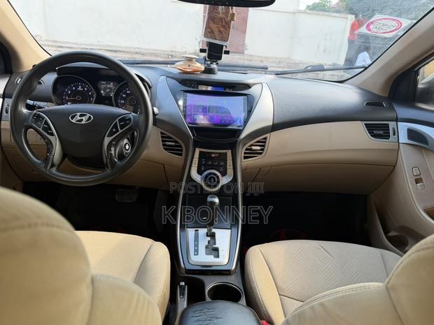 Hyundai Elantra 2011 White