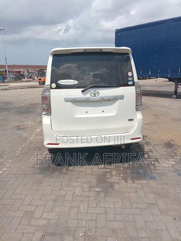 Toyota Voxy 2008 White