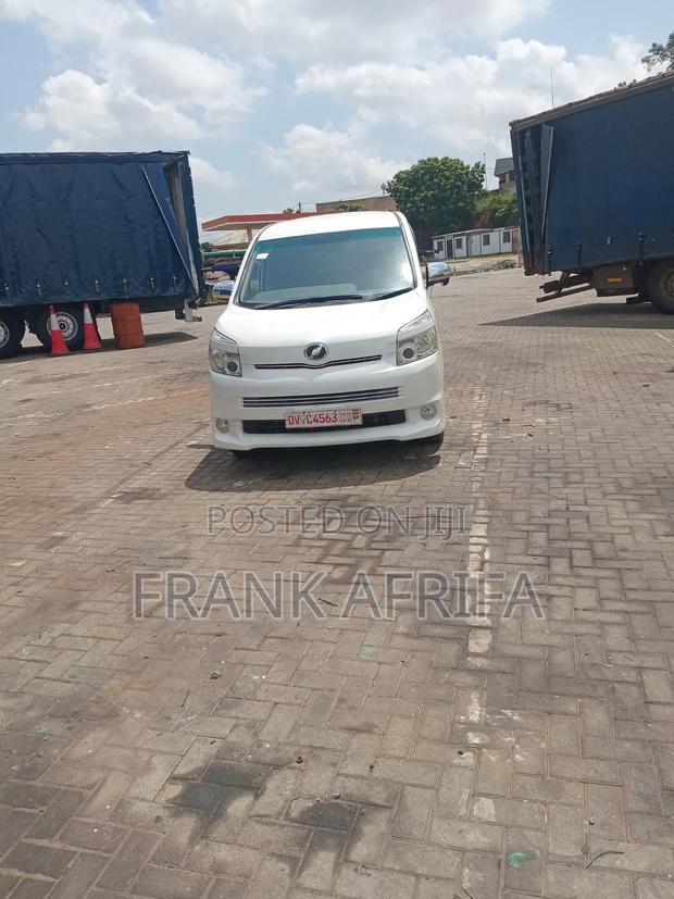 Toyota Voxy 2008 White