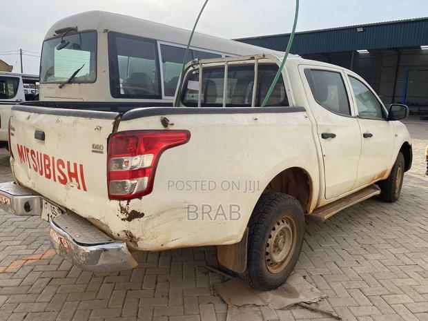Mitsubishi L200 Double Cab 2.2 4WD 2016 White