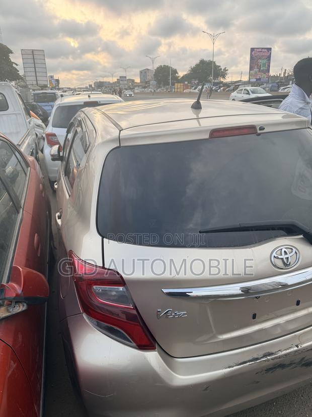 Toyota Vitz 2016 Gold
