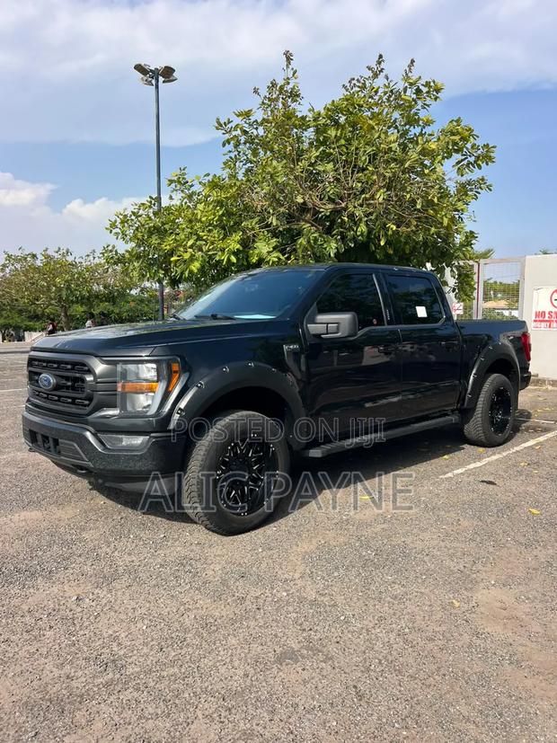 Ford F-150 LARIAT 2023 Black