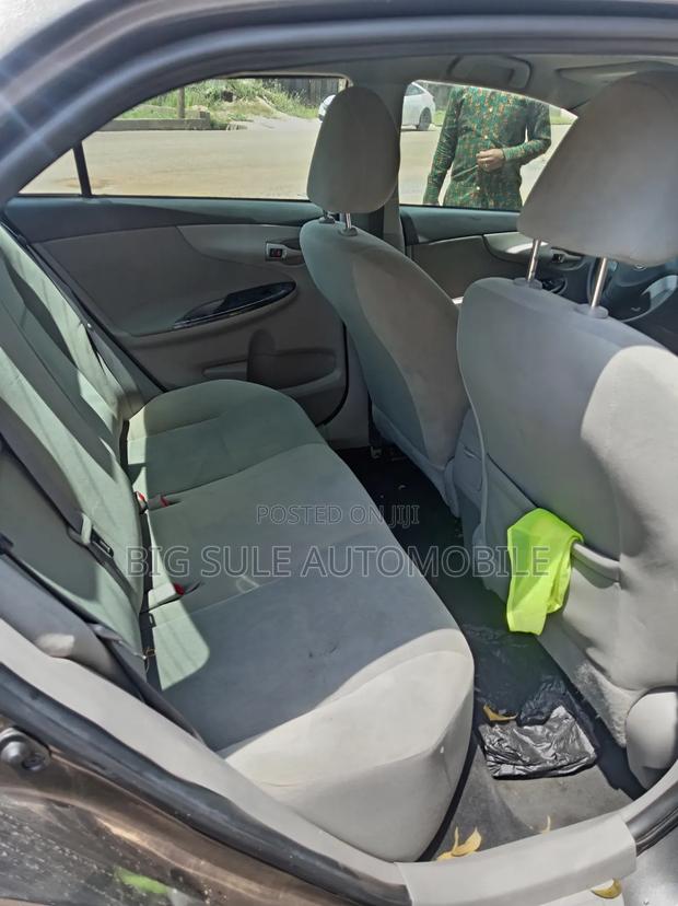 Toyota Corolla LE 4dr Sedan (1.8L 4cyl 4A) 2012 Gray