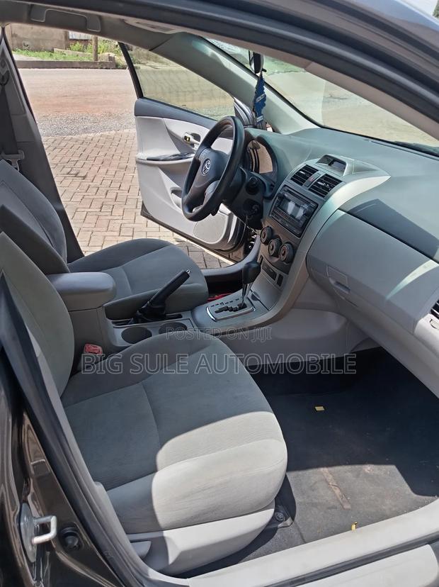 Toyota Corolla LE 4dr Sedan (1.8L 4cyl 4A) 2012 Gray