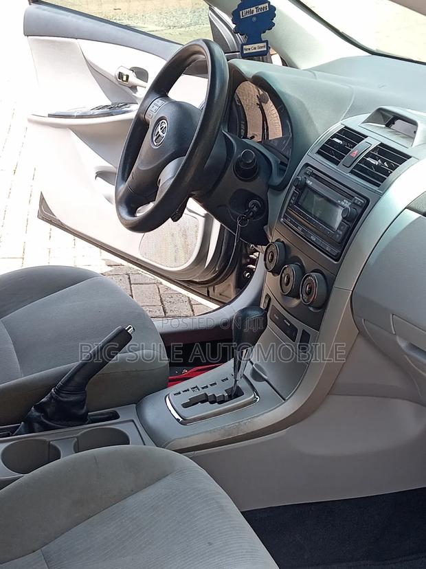Toyota Corolla LE 4dr Sedan (1.8L 4cyl 4A) 2012 Gray