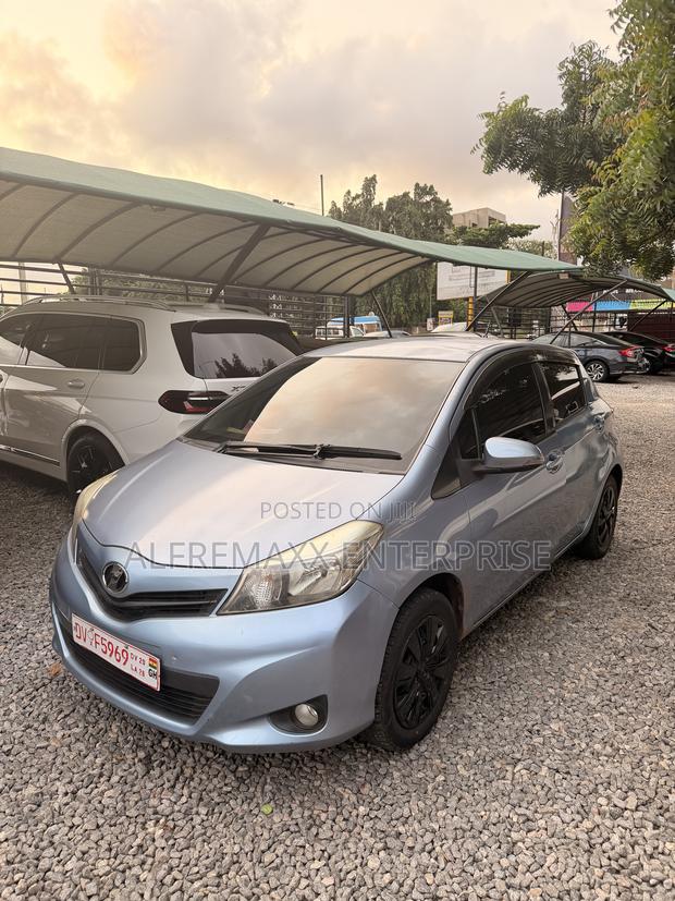 Toyota Vitz 1.5 FWD 5dr 2013 Blue