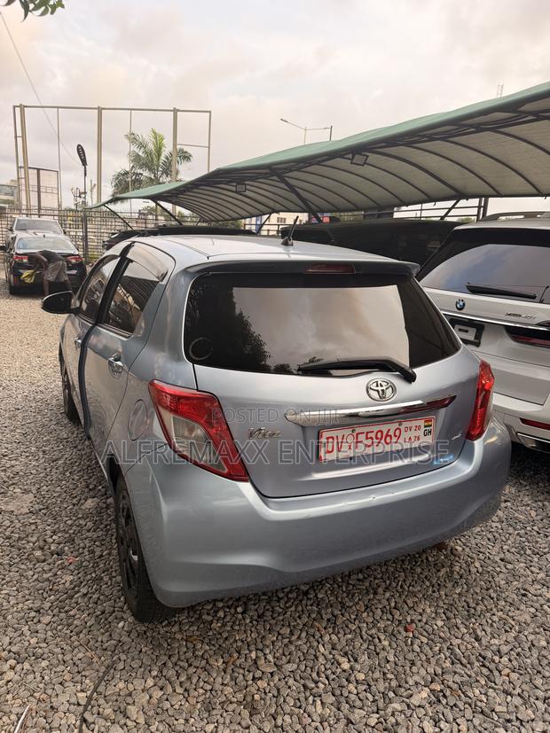 Toyota Vitz 1.5 FWD 5dr 2013 Blue