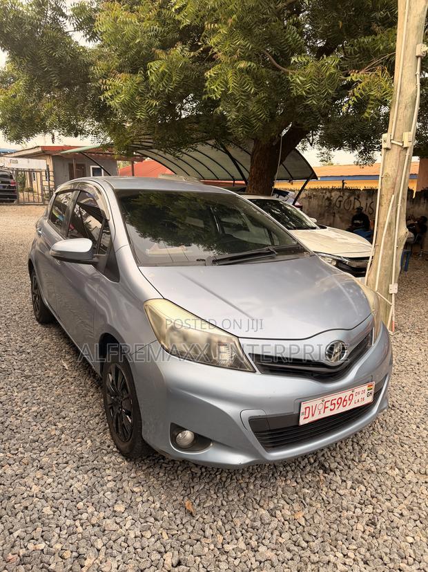 Toyota Vitz 1.5 FWD 5dr 2013 Blue