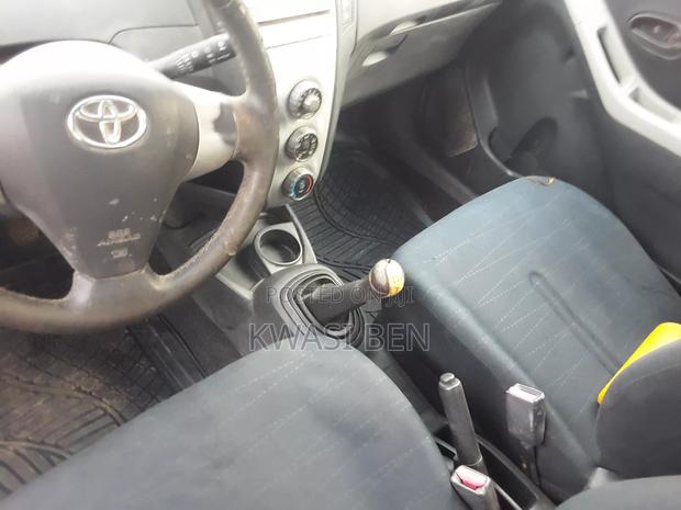Toyota Yaris 2010 Blue