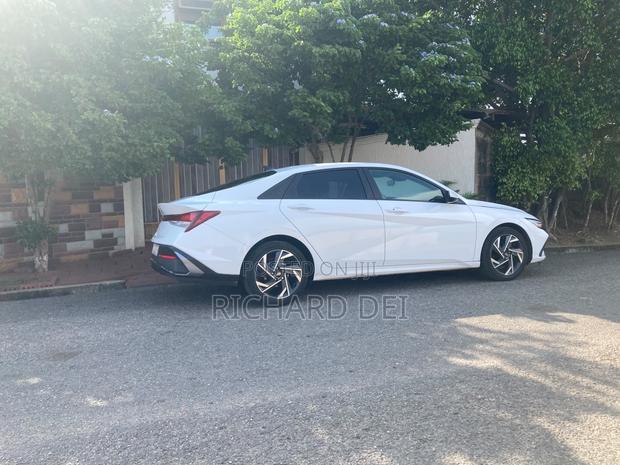 Hyundai Elantra SEL 2024 White