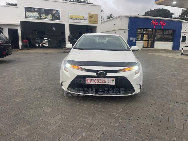 Toyota Corolla LE 2020 White