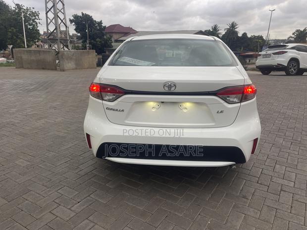 Toyota Corolla LE 2020 White
