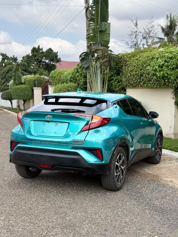 Toyota C-HR XLE FWD 2019 Blue