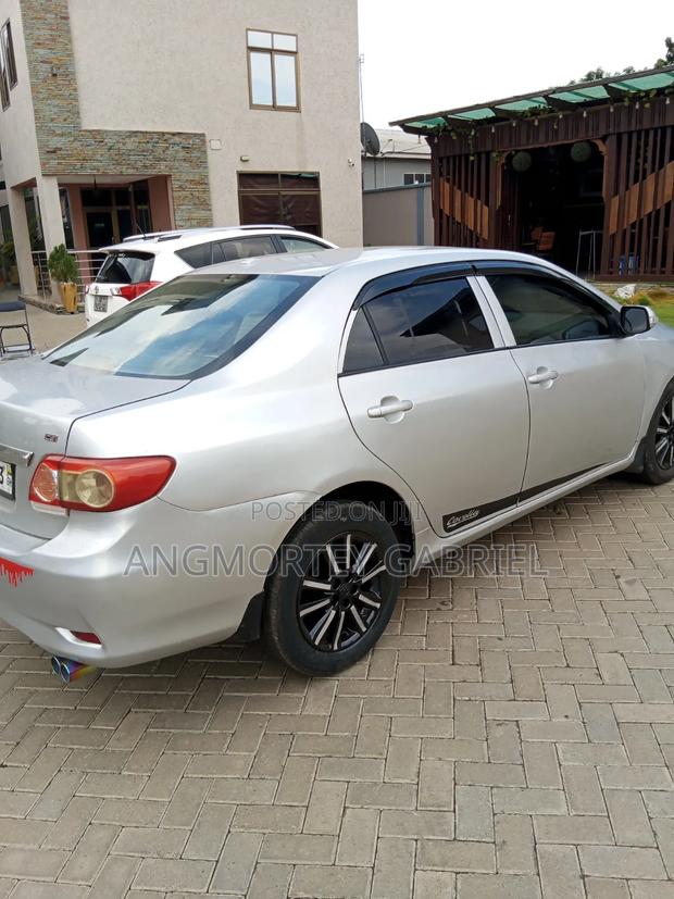 Toyota Corolla 2012 Silver
