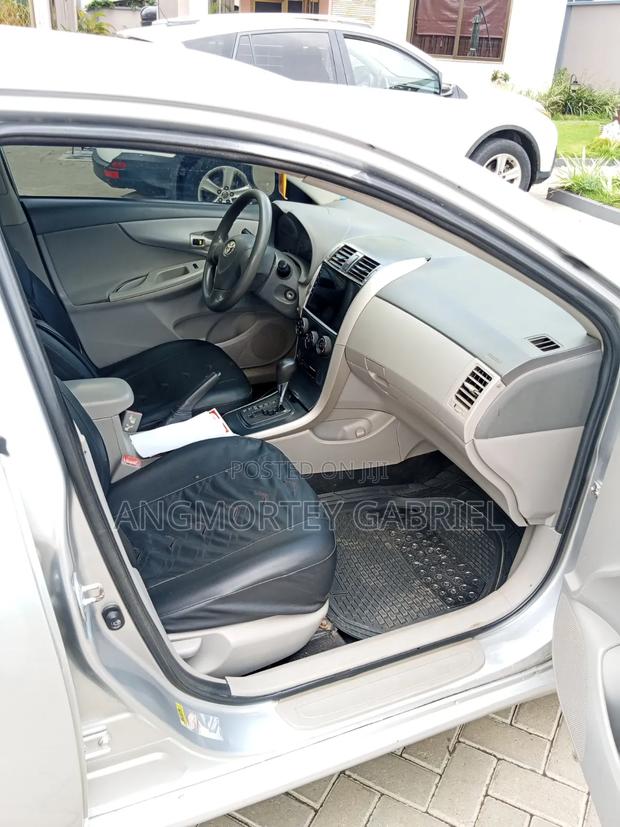 Toyota Corolla 2012 Silver