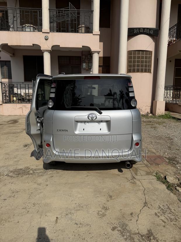 Toyota Sienna CE 7 Passenger 2010 Silver
