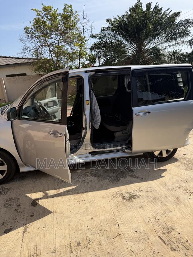 Toyota Sienna CE 7 Passenger 2010 Silver
