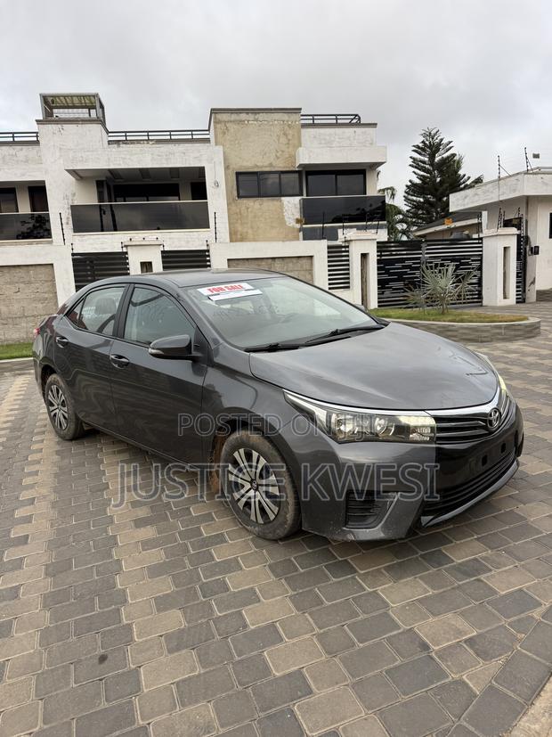 Toyota Corolla LE 4dr Sedan (1.8L 4cyl CVT) 2015 Gray