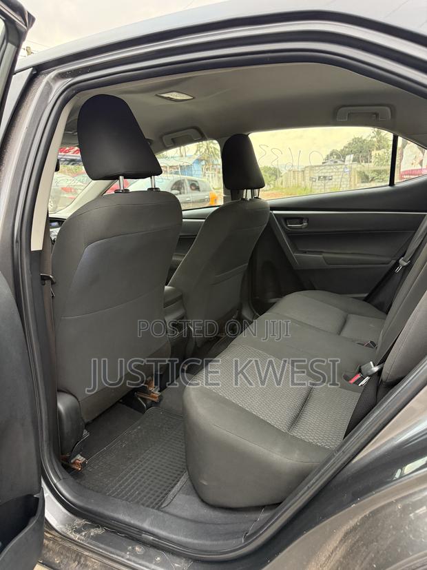 Toyota Corolla LE 4dr Sedan (1.8L 4cyl CVT) 2015 Gray
