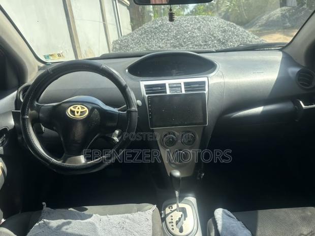 Toyota Yaris 2009 Red