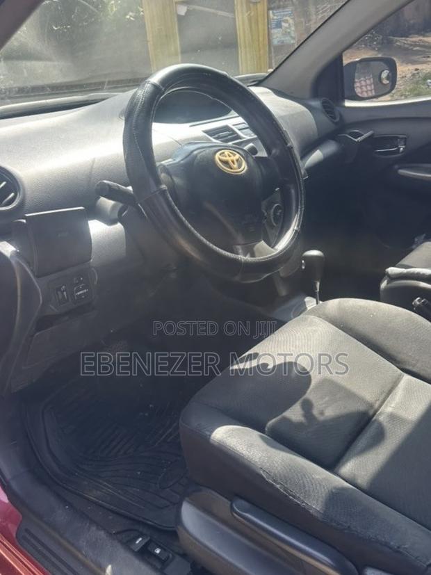 Toyota Yaris 2009 Red