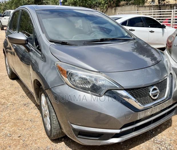 Nissan Versa 1.6 SV 2019 Gray