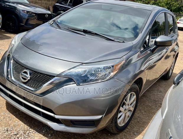 Nissan Versa 1.6 SV 2019 Gray