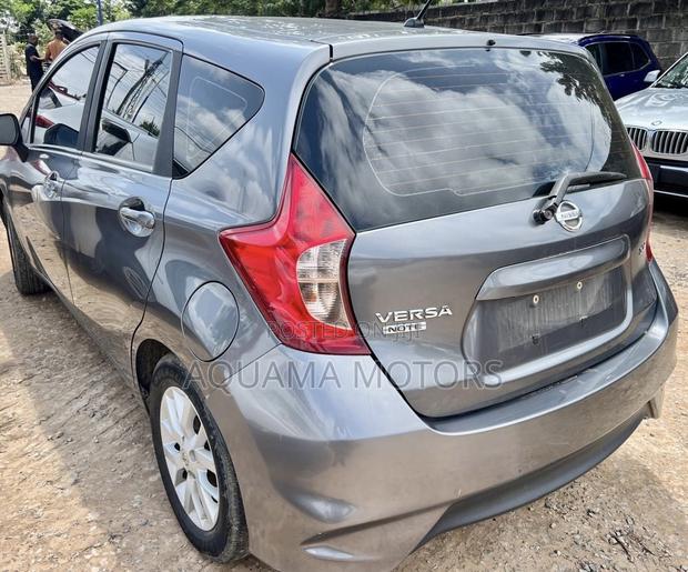 Nissan Versa 1.6 SV 2019 Gray