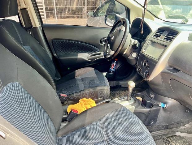 Nissan Versa 1.6 SV 2019 Gray