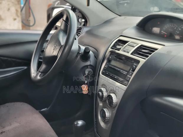 Toyota Yaris 2010 White