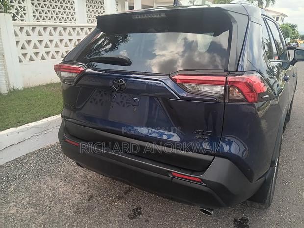 Toyota RAV4 XLE AWD 2023 Blue