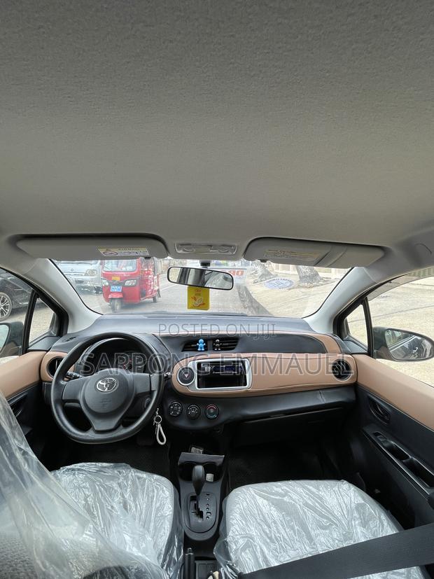 Toyota Vitz 2013 Gray