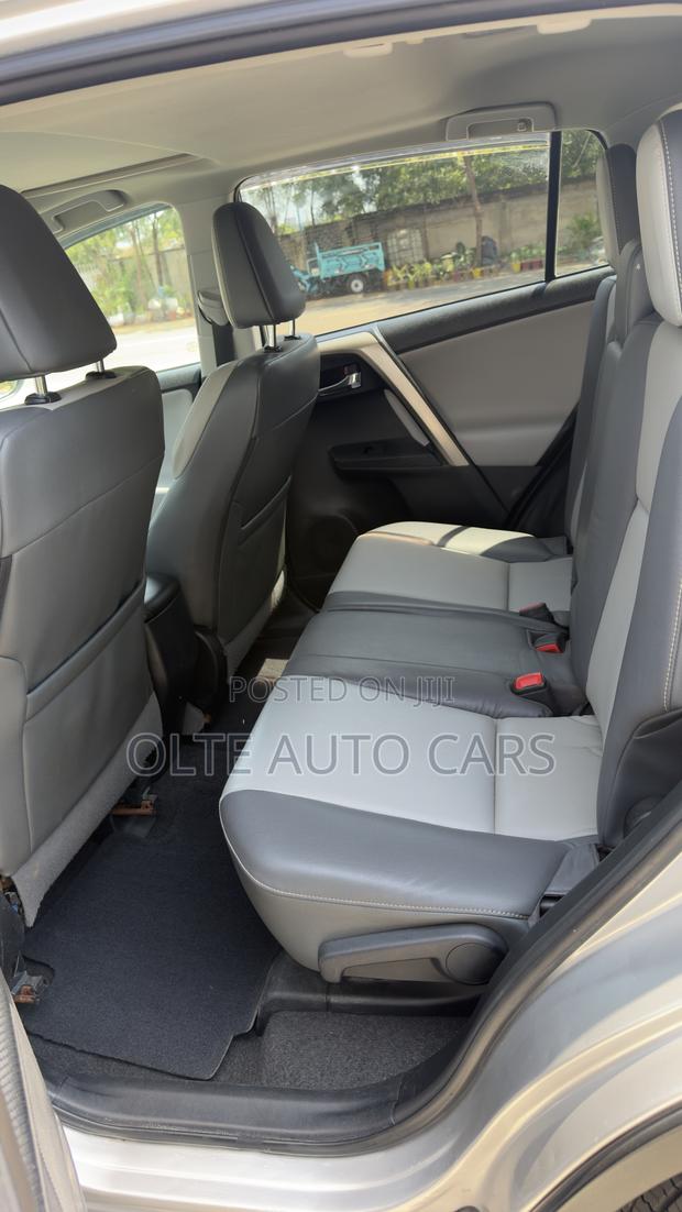 Toyota RAV4 Limited 4dr SUV AWD (2.5L 4cyl 6A) 2015 Silver