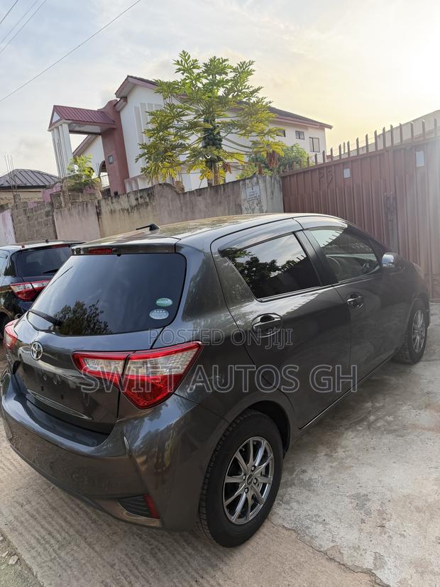 Toyota Vitz 1.3 FWD 5dr 2017 Gray