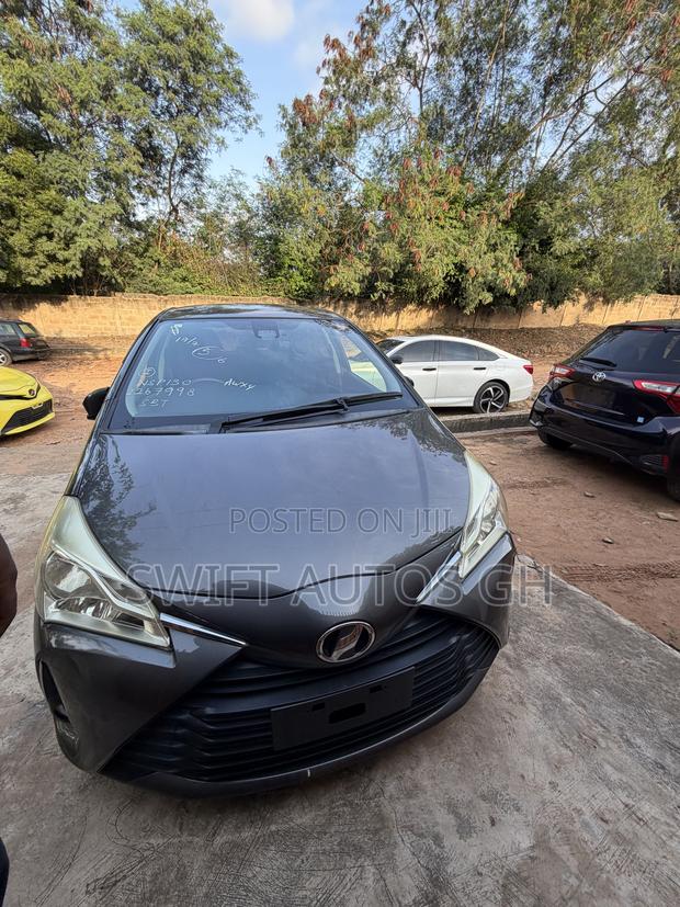 Toyota Vitz 1.3 FWD 5dr 2017 Gray