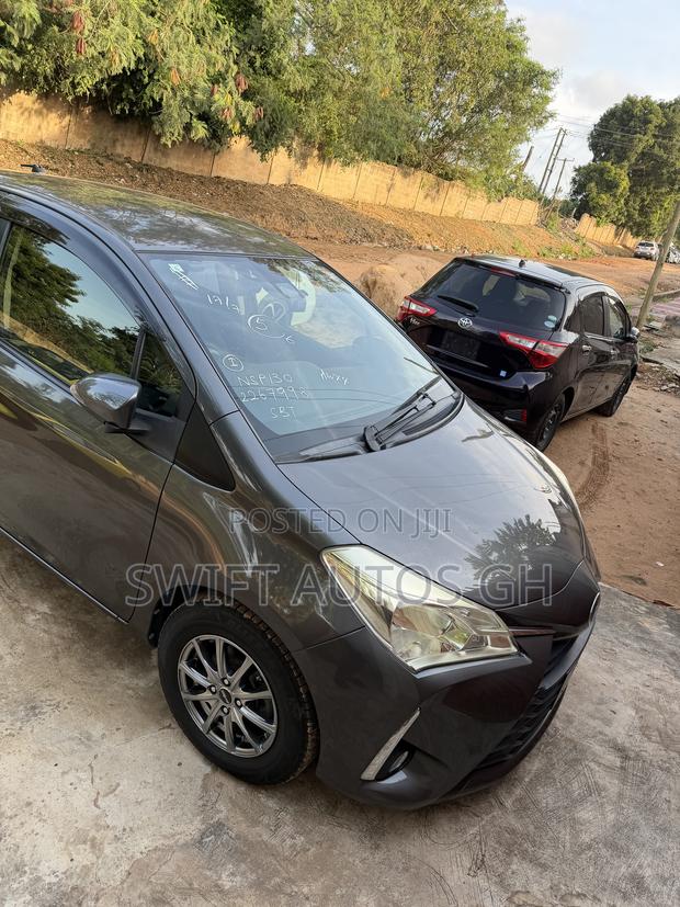Toyota Vitz 1.3 FWD 5dr 2017 Gray