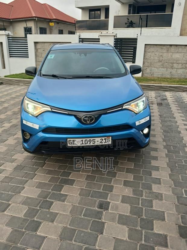 Toyota RAV4 2018 Blue