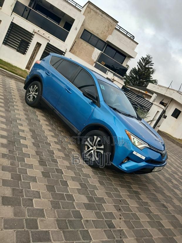 Toyota RAV4 2018 Blue