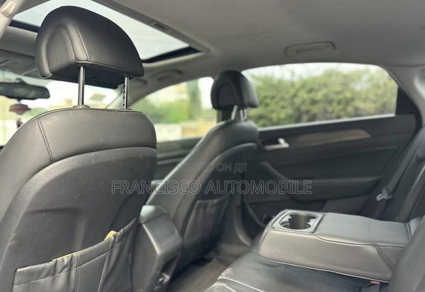 Hyundai Sonata Sport 2.0T Sedan FWD (2.0L 4cyl 6A) 2017 White