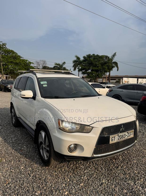 Mitsubishi Outlander SE (2WD) 2013 White