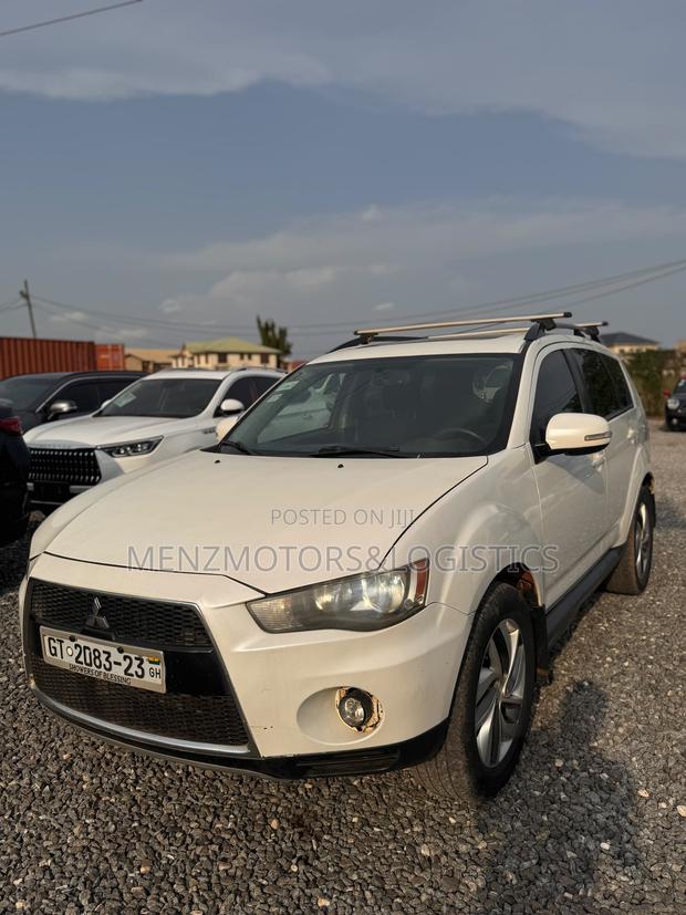 Mitsubishi Outlander SE (2WD) 2013 White