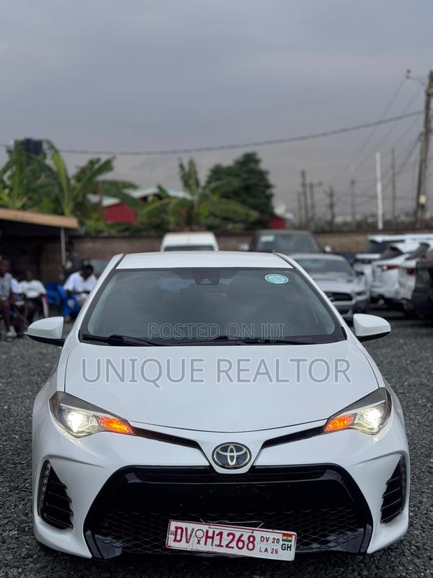 Toyota Corolla LE (1.8L 4cyl 2A) 2018 White
