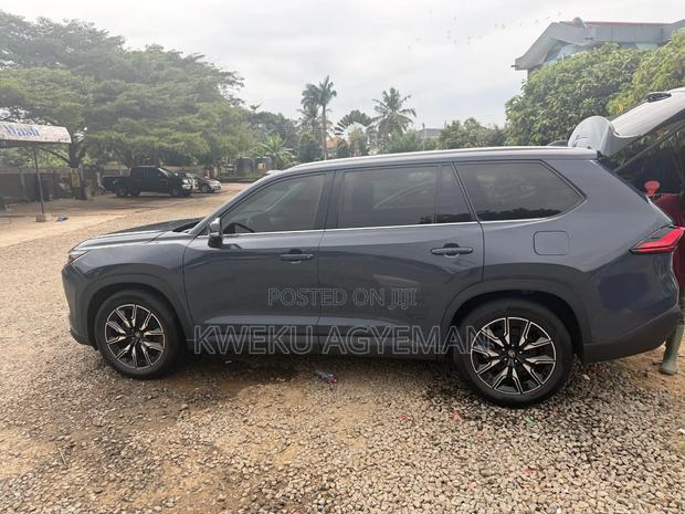 Toyota Grand Highlander XLE AWD 2024 Gray