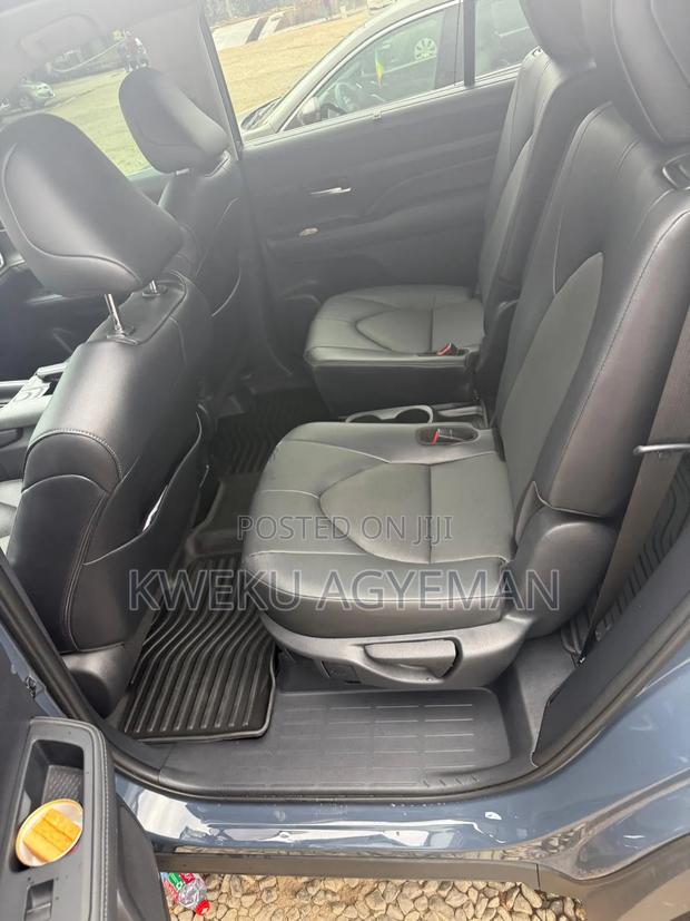 Toyota Grand Highlander XLE AWD 2024 Gray