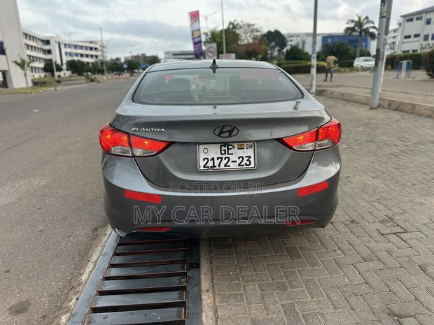 Hyundai Elantra GLS Sedan FWD (1.8L 4cyl 6M) 2013 Gray