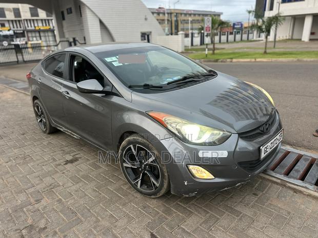 Hyundai Elantra GLS Sedan FWD (1.8L 4cyl 6M) 2013 Gray