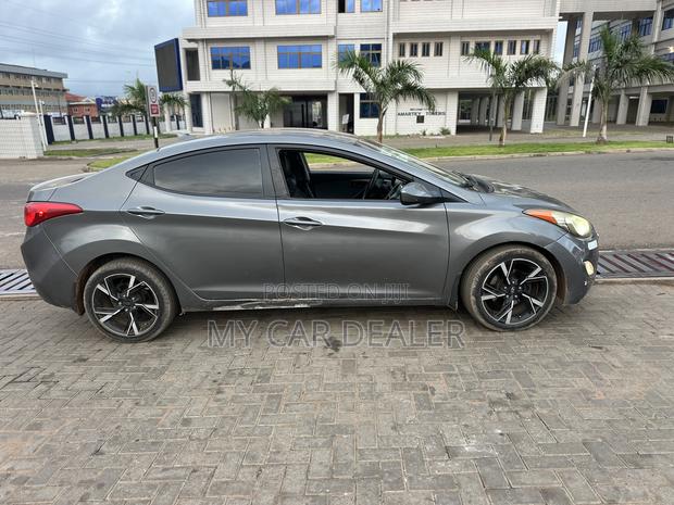 Hyundai Elantra GLS Sedan FWD (1.8L 4cyl 6M) 2013 Gray